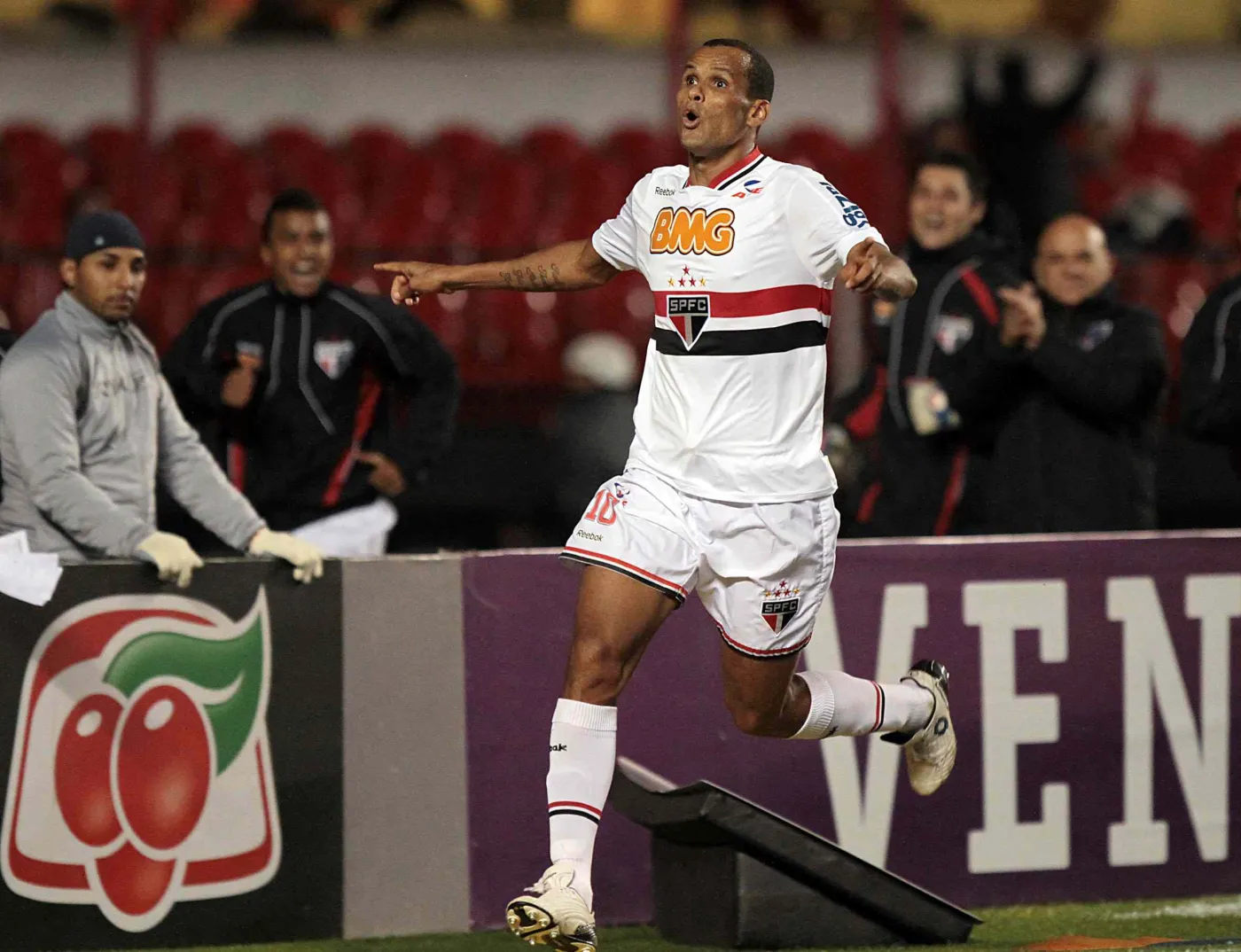 1244878-rivaldo.jpg