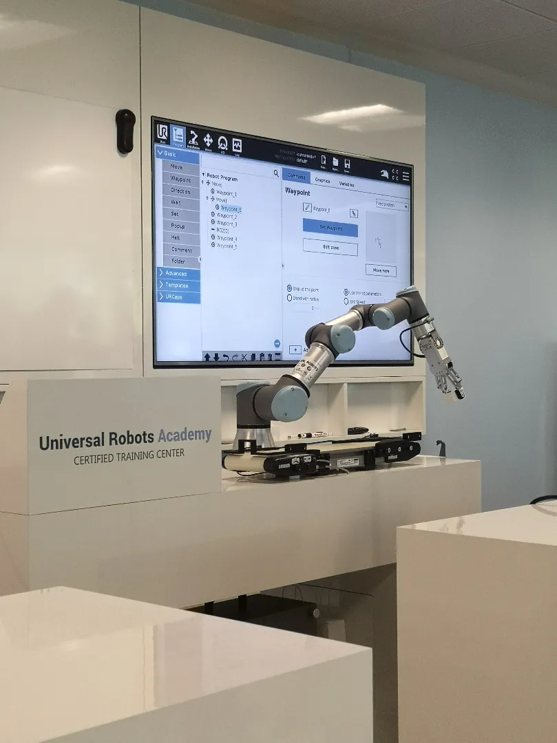 4243860-cobot.jpg
