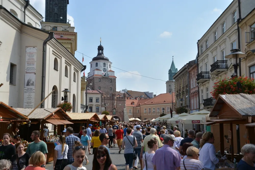 Z Warszawy do Lublina w 1,5 godziny. Podpisano umowy na modernizację 130 km linii kolejowej