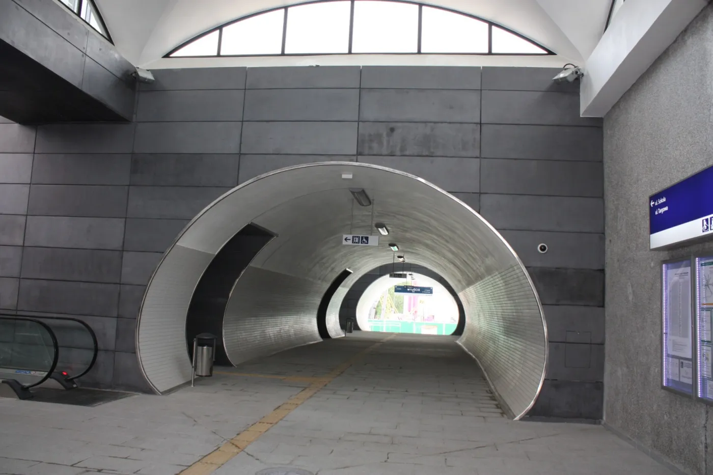 830901-dzis-02.jpg