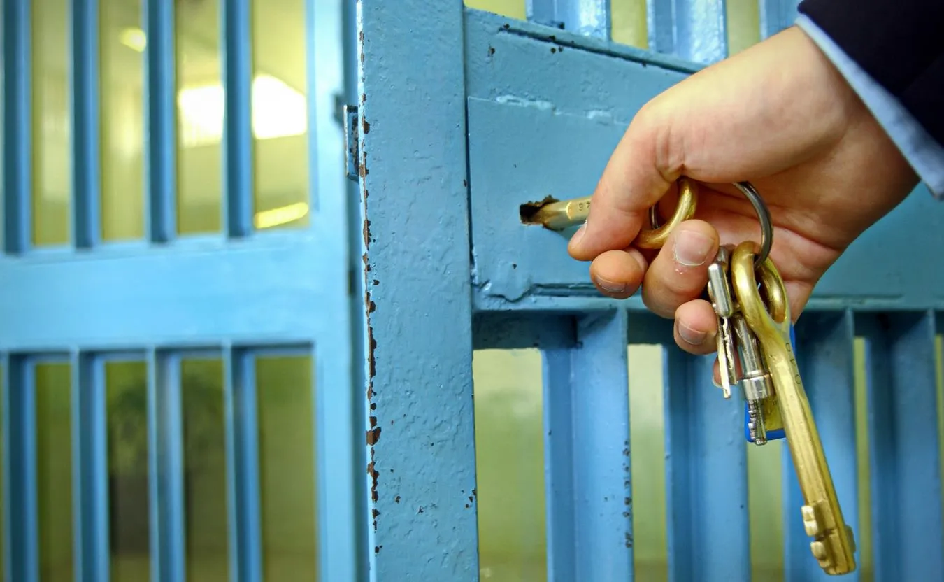 Łódź: 3 lata więzienia grożą funkcjonariuszowi służby więziennej za wykorzystanie seksualne żony szefa Amber Gold