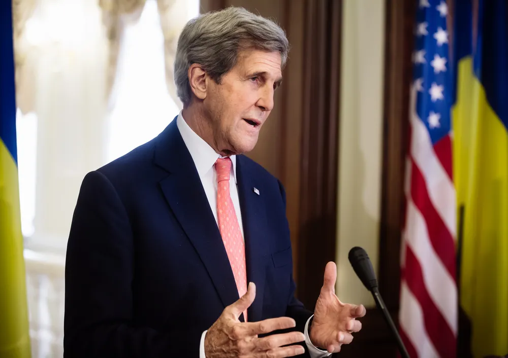 John Kerry zaprzecza, że informował szefa MSZ Iranu o izraelskich atakach w Syrii