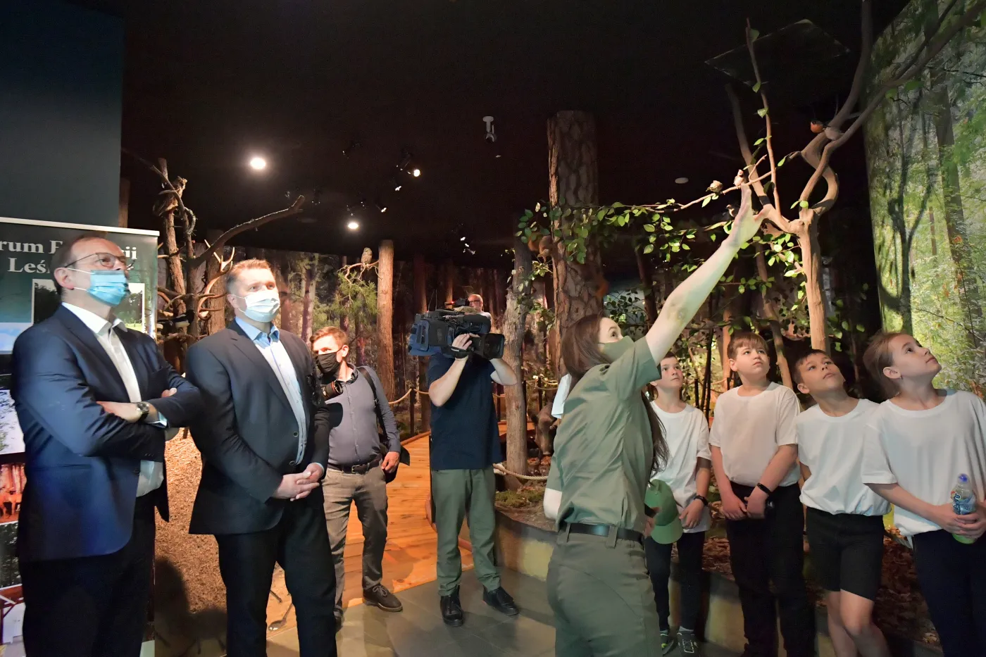 Czarnek i Kurtyka zainaugurowali program "Leśna szkoła z klimatem"