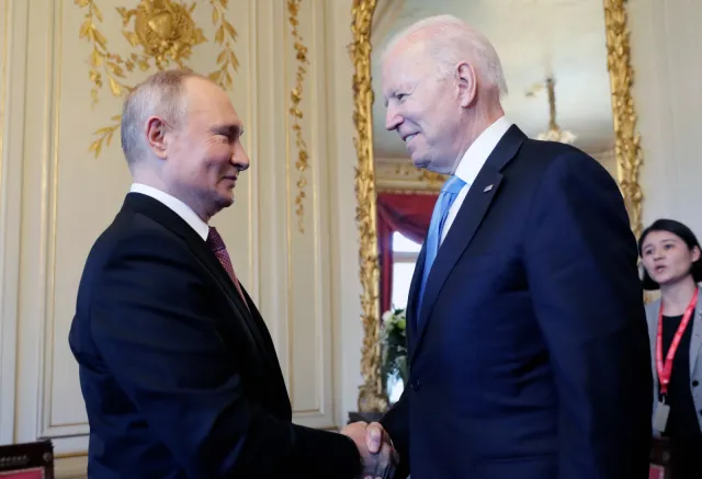 Lodowata atmosfera ustąpiła miejsca lekkiej odwilży. Holenderskie media o szczycie Biden-Putin