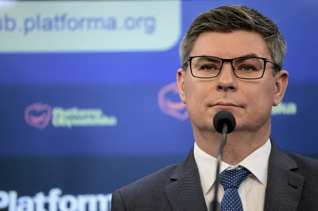 KO krytykuje plany dot. przekształcenia OFE: To kradzież w biały dzień