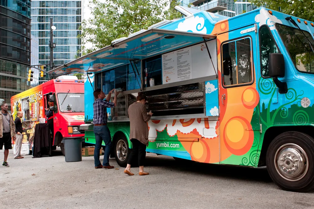 Food truck z napojami z opłatą targową