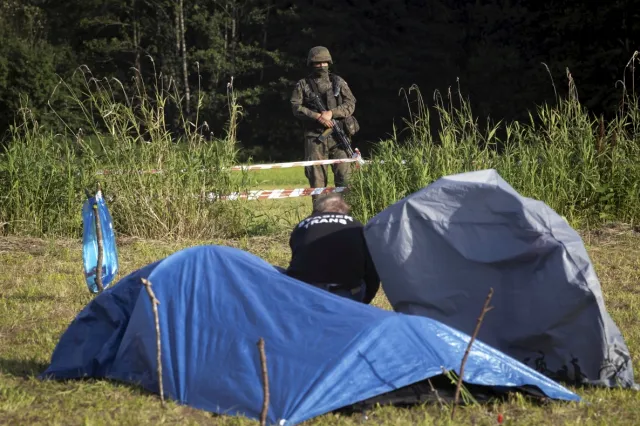 SG: Po białoruskiej stronie granicy nadal koczuje 20 migrantów