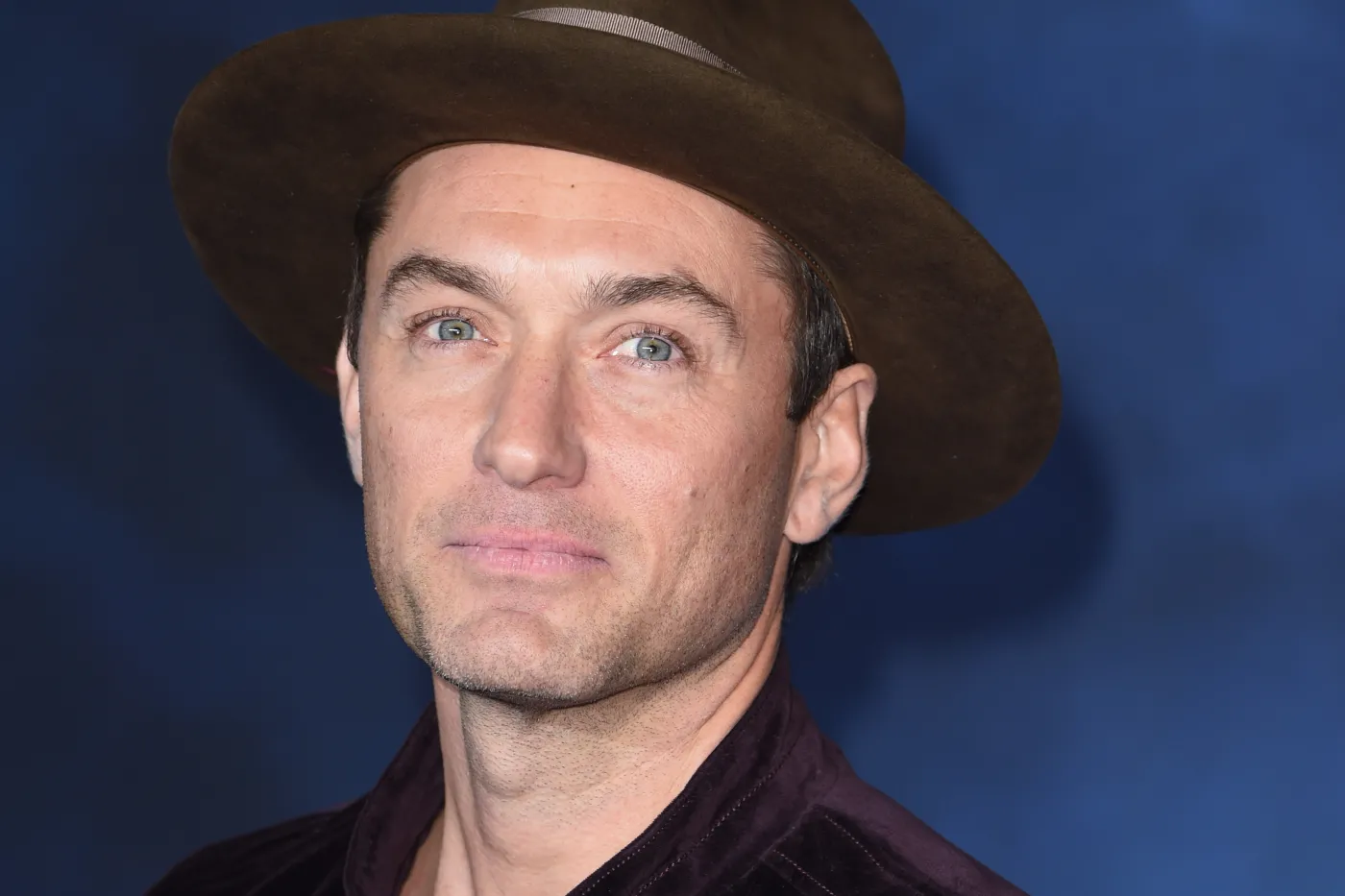 Jude Law i "Fantastyczne zwierzęta..."w kinach. "Chciałem uwolnić się od Dumbledore’a, którego znaliśmy"
