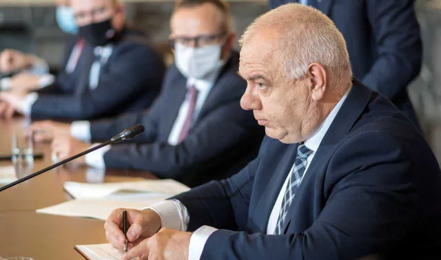 Sasin: Rząd podejmie decyzję o zwiększeniu nakładów na program Kolej Plus