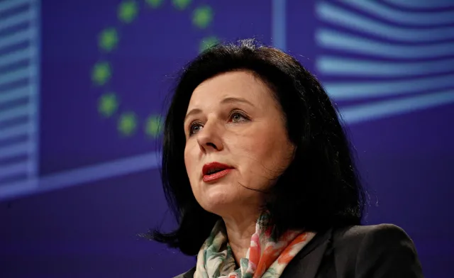 Jourova pytana o LGBT w Polsce: Politycy powinni brać odpowiedzialność za swój język