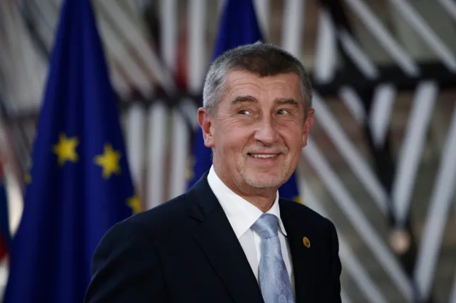 Premier Czech: Popełniłem błąd, łagodząc środki przeciw koronawirusowi