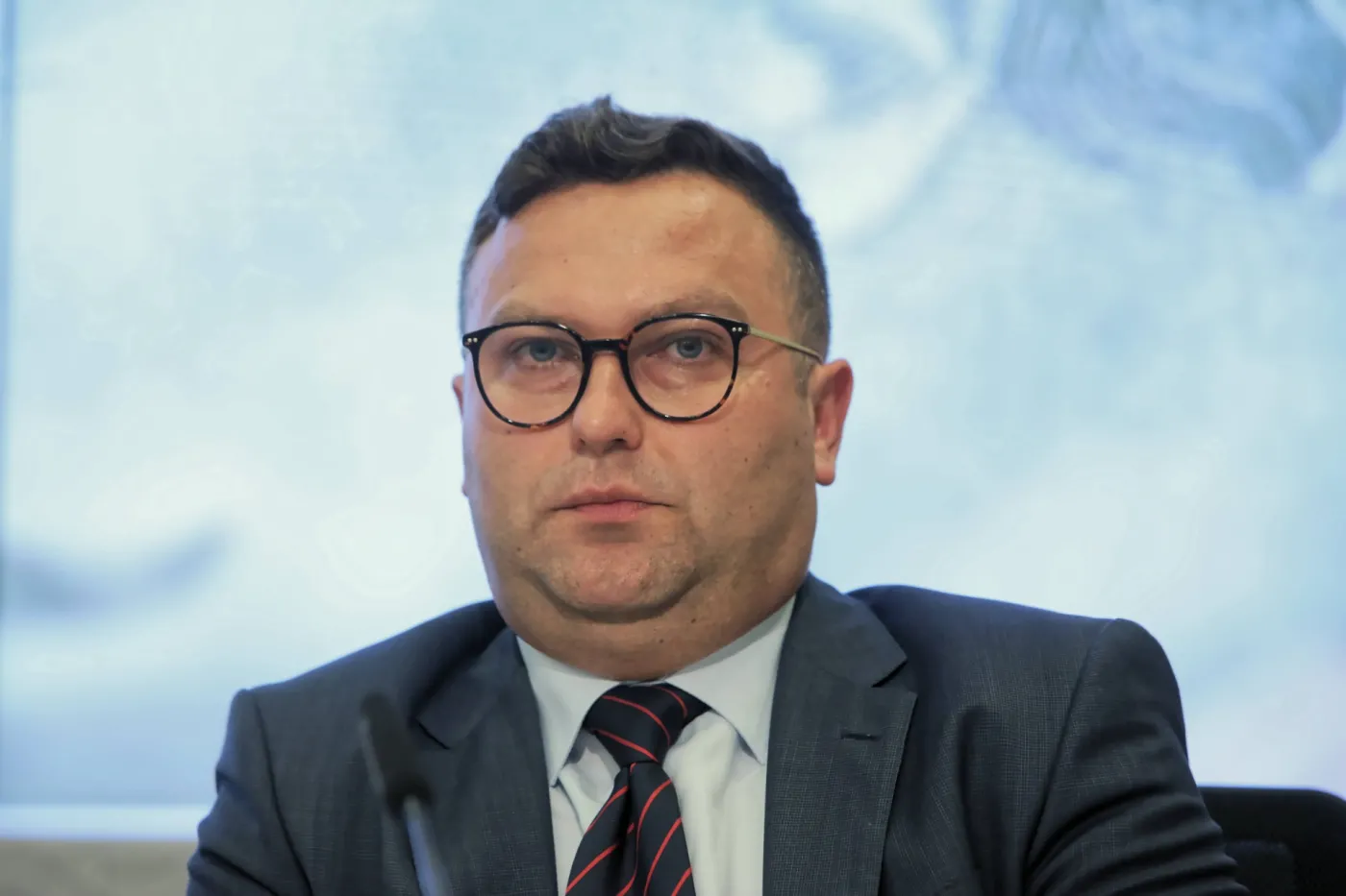 Roszady kompetencyjne w zarządzie NBP. Sura przejął nadzór nad dwoma departamentami