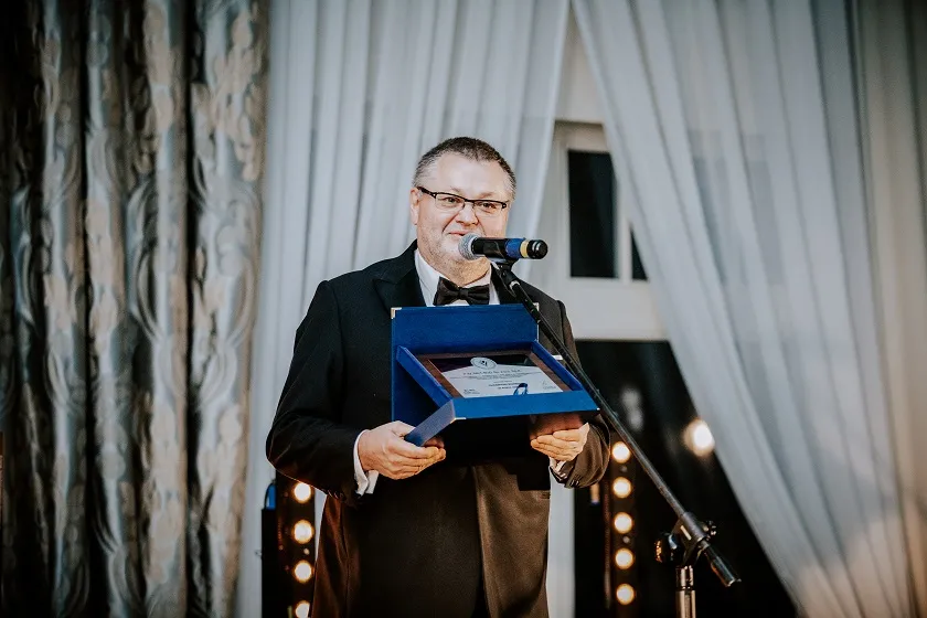 Prezes PW. Mat-Bud Sp. z o.o. Sp.k. - Jacek Rutkowski odbierający nagrodę CHAMPION BIZNESU w imieniu spółki na Międzynarodowym Forum Gospodarczym 