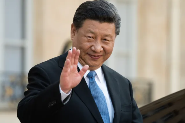 Ekspert OSW: Xi Jinping zwiększa swoją władzę, symboliczna sprawa Hu Jintao sieje strach w szeregach