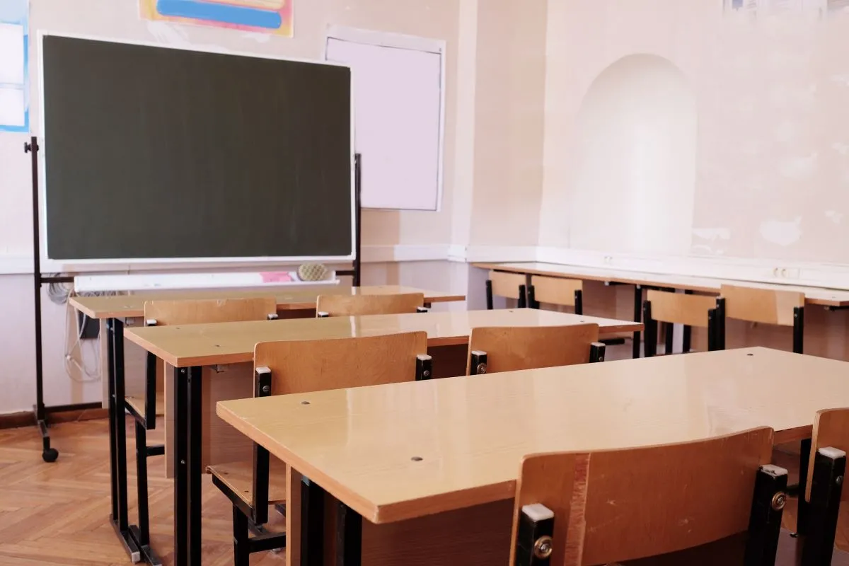 Czy stowarzyszenie ma możliwość odzyskania podatku VAT od zakupionego wyposażenia na potrzeby szkoły?