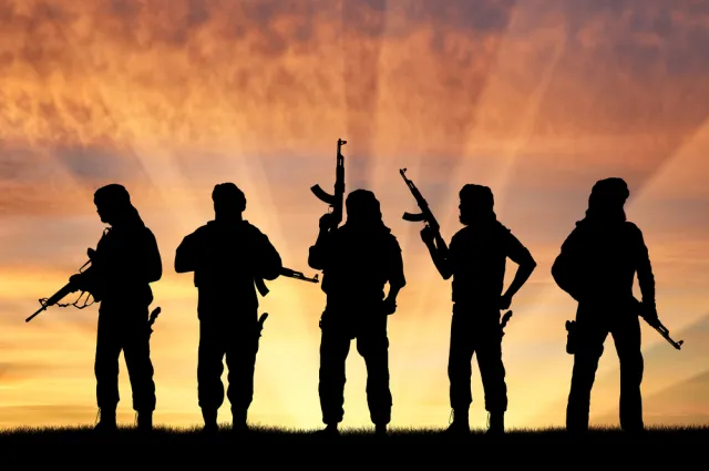 Rozbij czaszkę kamieniem, zrzuć ze skały, uduś go lub otruj: Islamscy terroryści zmienili taktykę we Francji. Bo duże akcje o wiele łatwiej policji udaremnić
