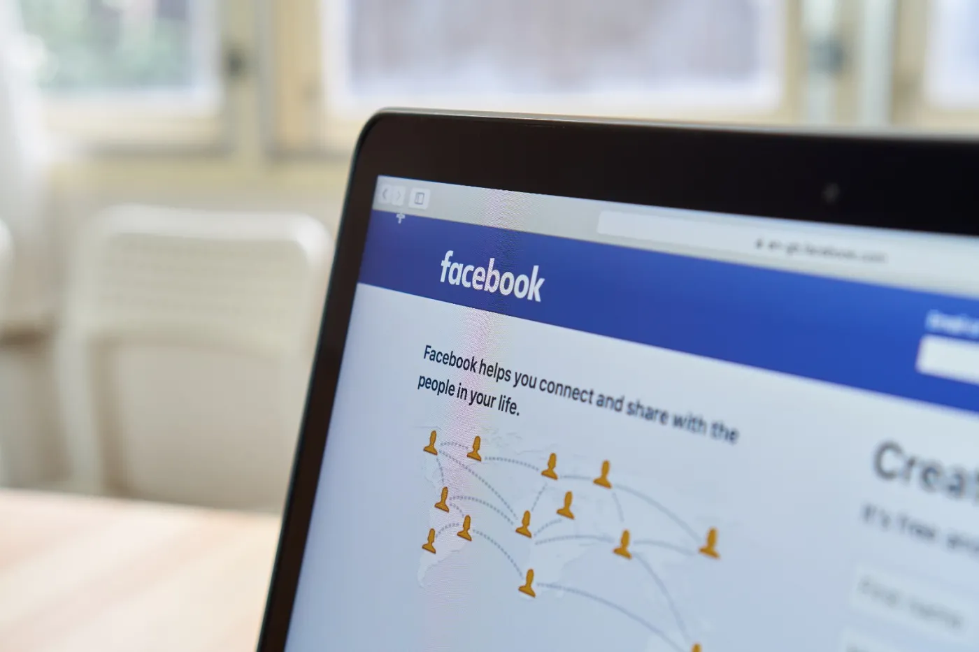 Rosyjski regulator internetu zagroził Facebookowi karą pieniężną w wysokości jednej dziesiątej zysku