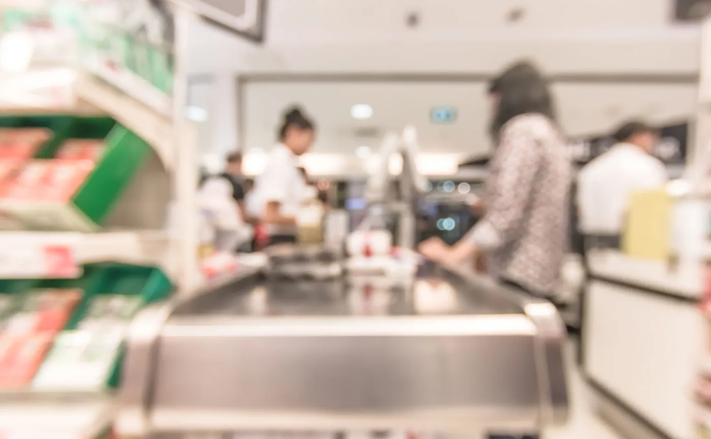 Duże sieci handlowe redukują zatrudnienie. Na liście Carrefour i Auchan Polska