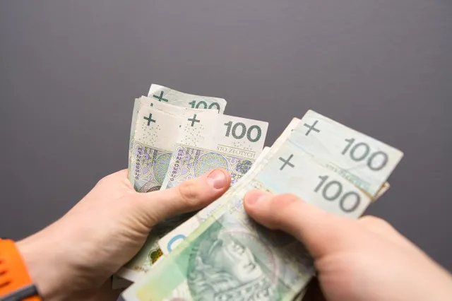 Od stycznia wzrośnie nie tylko płaca minimalna. Które świadczenia pójdą w górę? [LISTA]