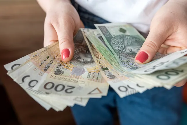 Płaca minimalna w 2025 roku. Ile wyniesie i jak wpłynie na inne świadczenia?