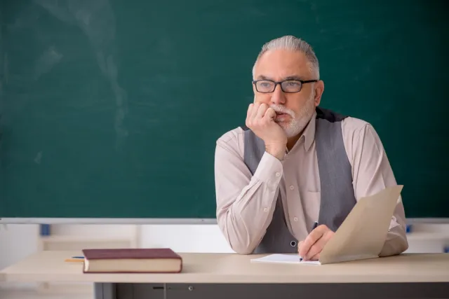 Od 1 września uprawnieni nauczyciele będą mogli przejść na wcześniejszą emeryturę. Czy warto?
