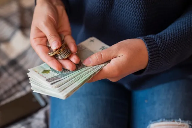 ZUS wypłaca ponad 620 zł miesięcznie. Sprawdź, czy możesz dostać ten dodatek