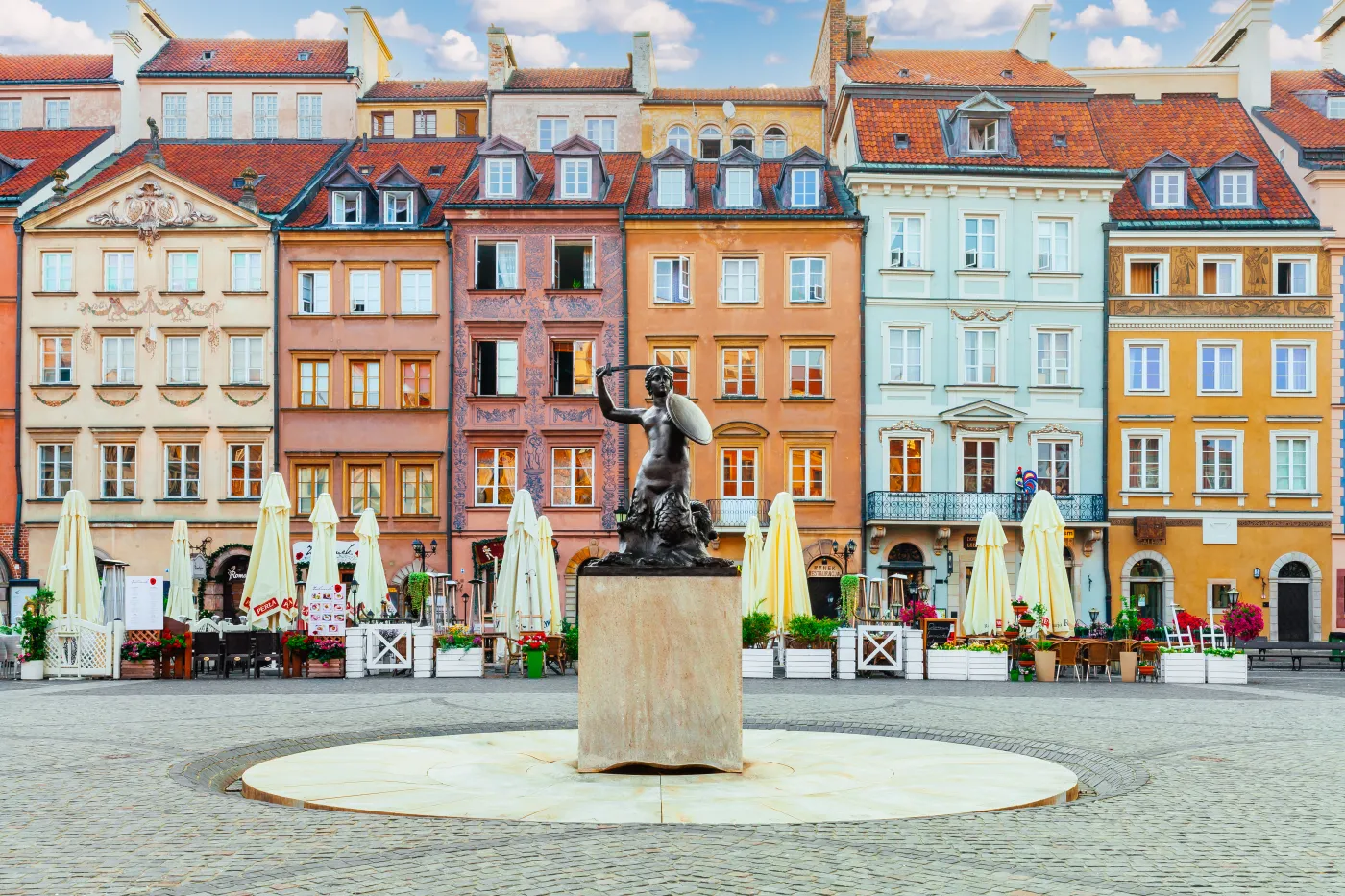 Miasto jest dobrem wspólnym. Czy powinniśmy odtwarzać zniszczone budynki? [WYWIAD]