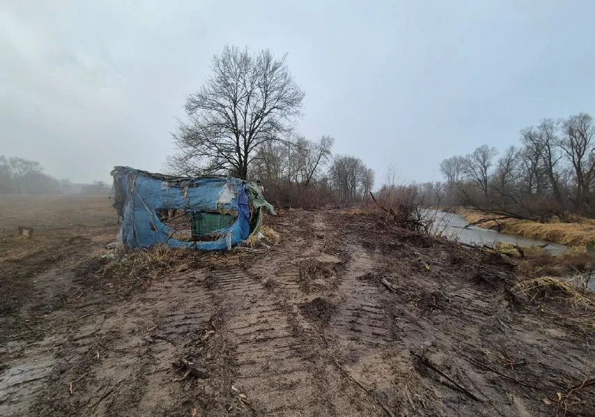 Wojsko umacniało granicę, a zdewastowało przyrodę. "Wyrzucanie pieniędzy w błoto"