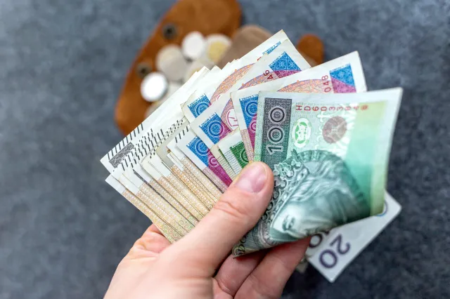 Składniki wynagrodzenia: jak je uwzględniać w podstawie wymiaru zasiłku
