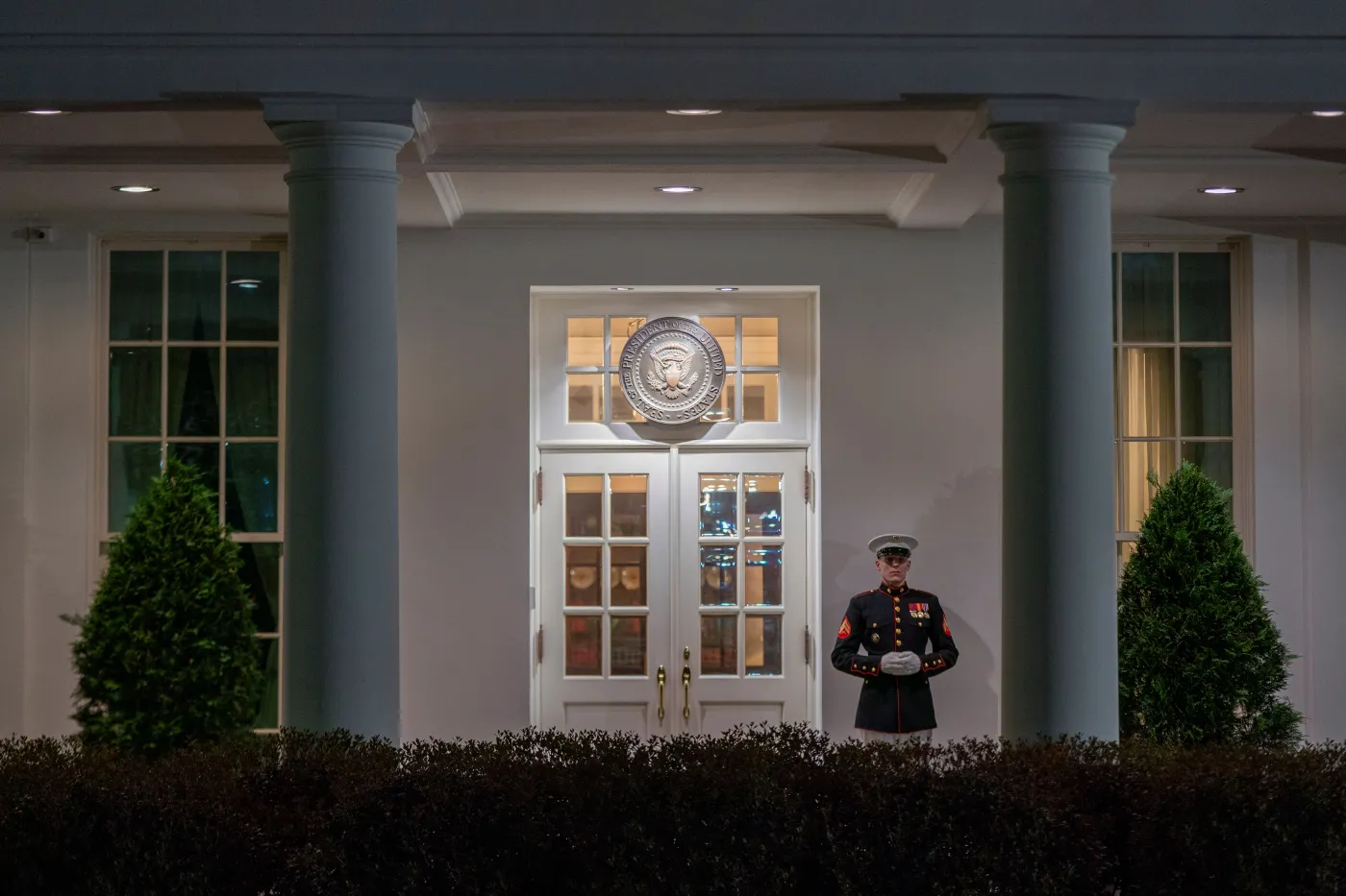 Trump przymierza się do zamknięcia 10 ambasad i 17 konsulatów? Wśród nich mają być placówki w Europie