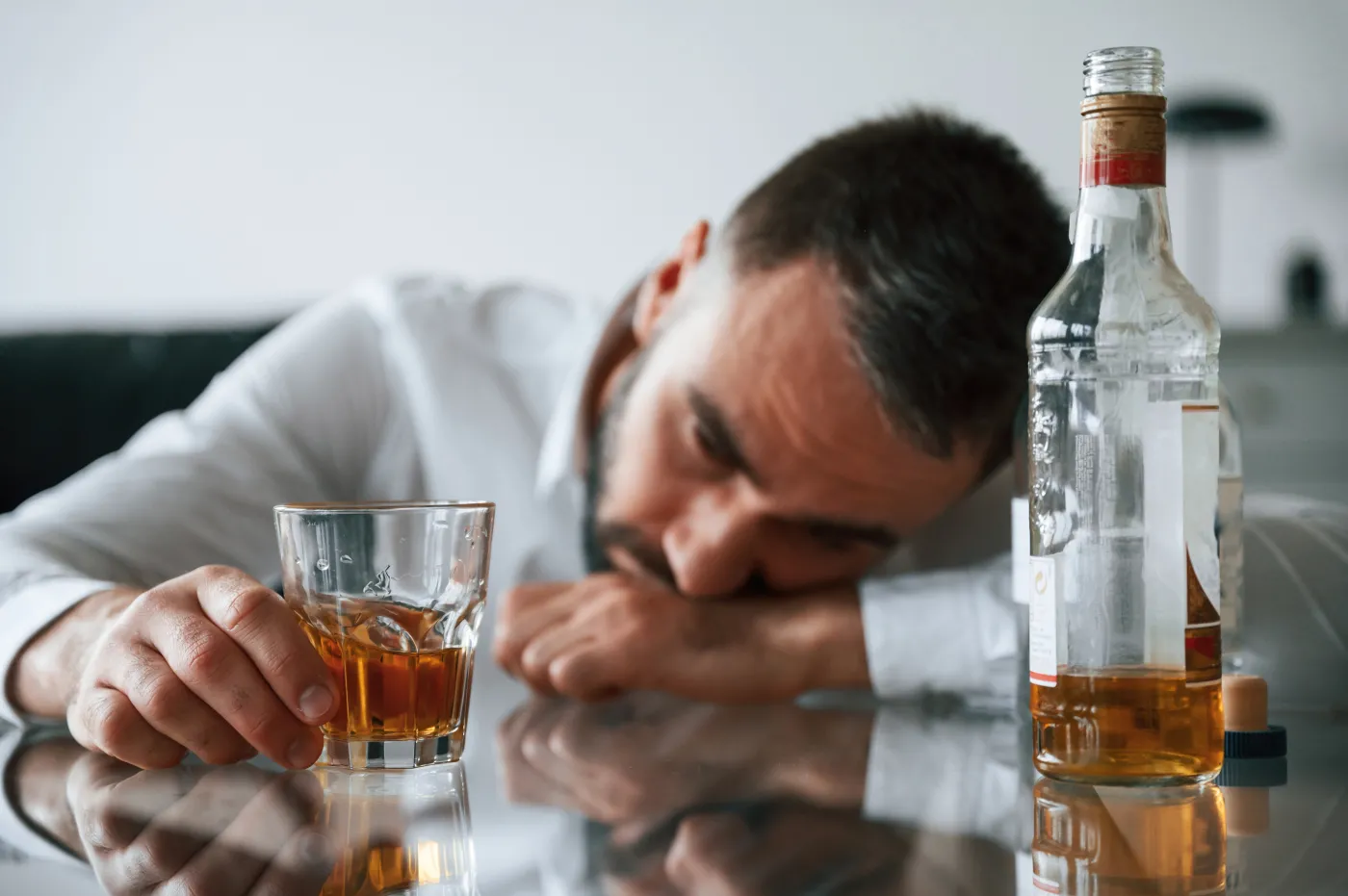 Tzw. wysokofunkcjonujący alkoholicy. Ekspert: 1 na 5 uzależnionych należy do ich grona