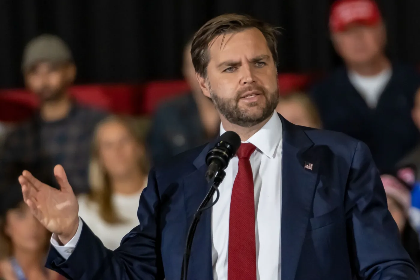 J.D. Vance: USA nie karzą Polski, opóźniają jedynie rotację wojsk