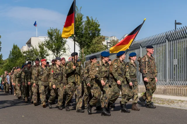 Niemcy w drodze na wojnę. Pierwszy krok do obowiązkowego poboru do wojska