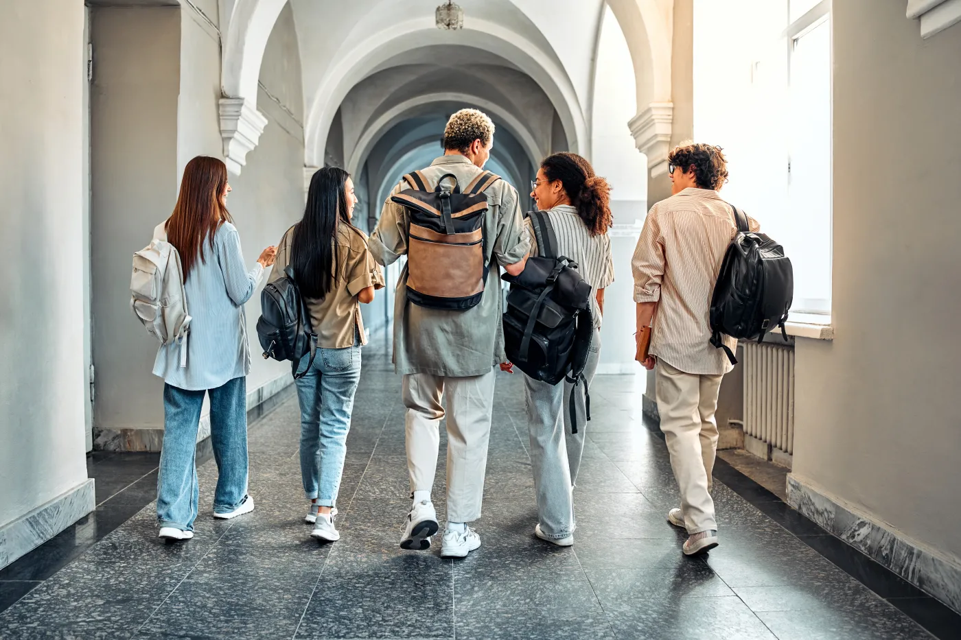 Brakuje miejsc w akademikach. Czy prywatne placówki rozwiążą problem? Jakie są ceny?