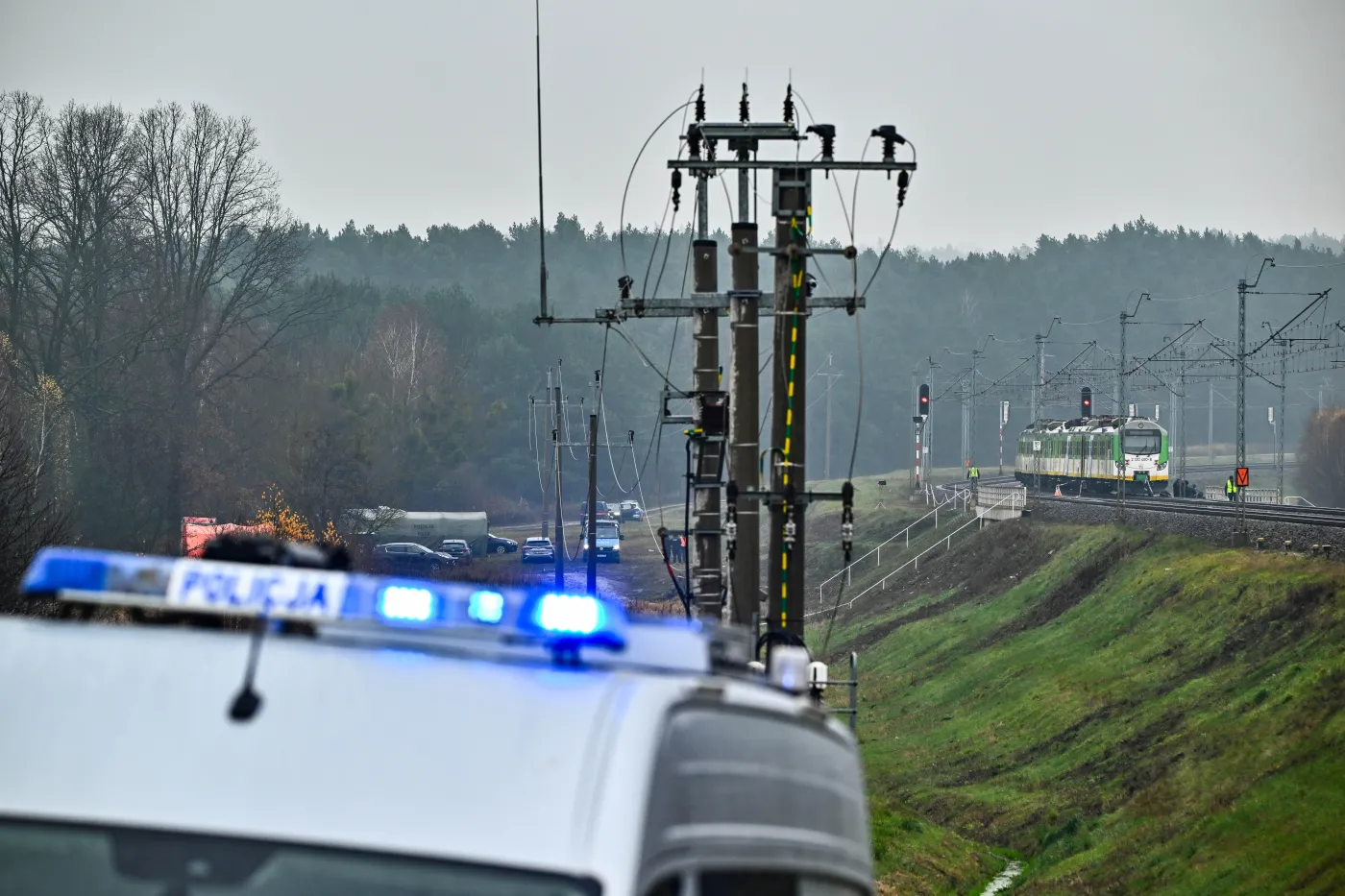 Akt dywersji na torach pod Warszawą. Najważniejsze informacje. Co wiemy i co dokładnie mówią służby?
