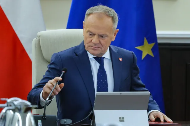 Tajne obrady Sejmu: Opozycja mówi o PR. Tusk: Weto jest dwuznaczne