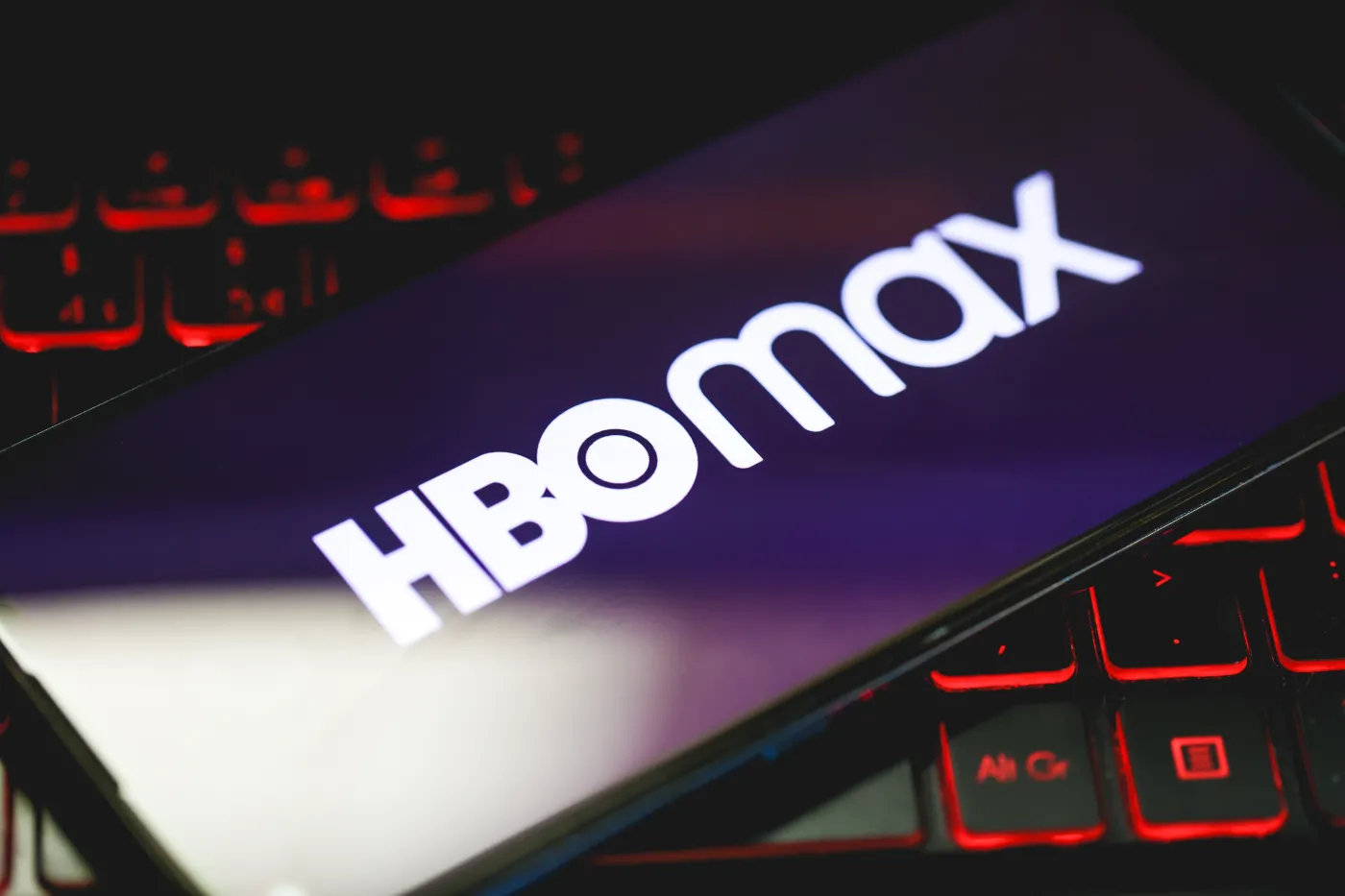 Zwrot akcji w serialu o streamingach. Co tak naprawdę zyskuje Netflix, kupując Warner Bros?