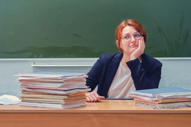 Nauczyciele dostaną w kwietniu wyższe przelewy. Nawet 744 zł wyrównania [TABELA]