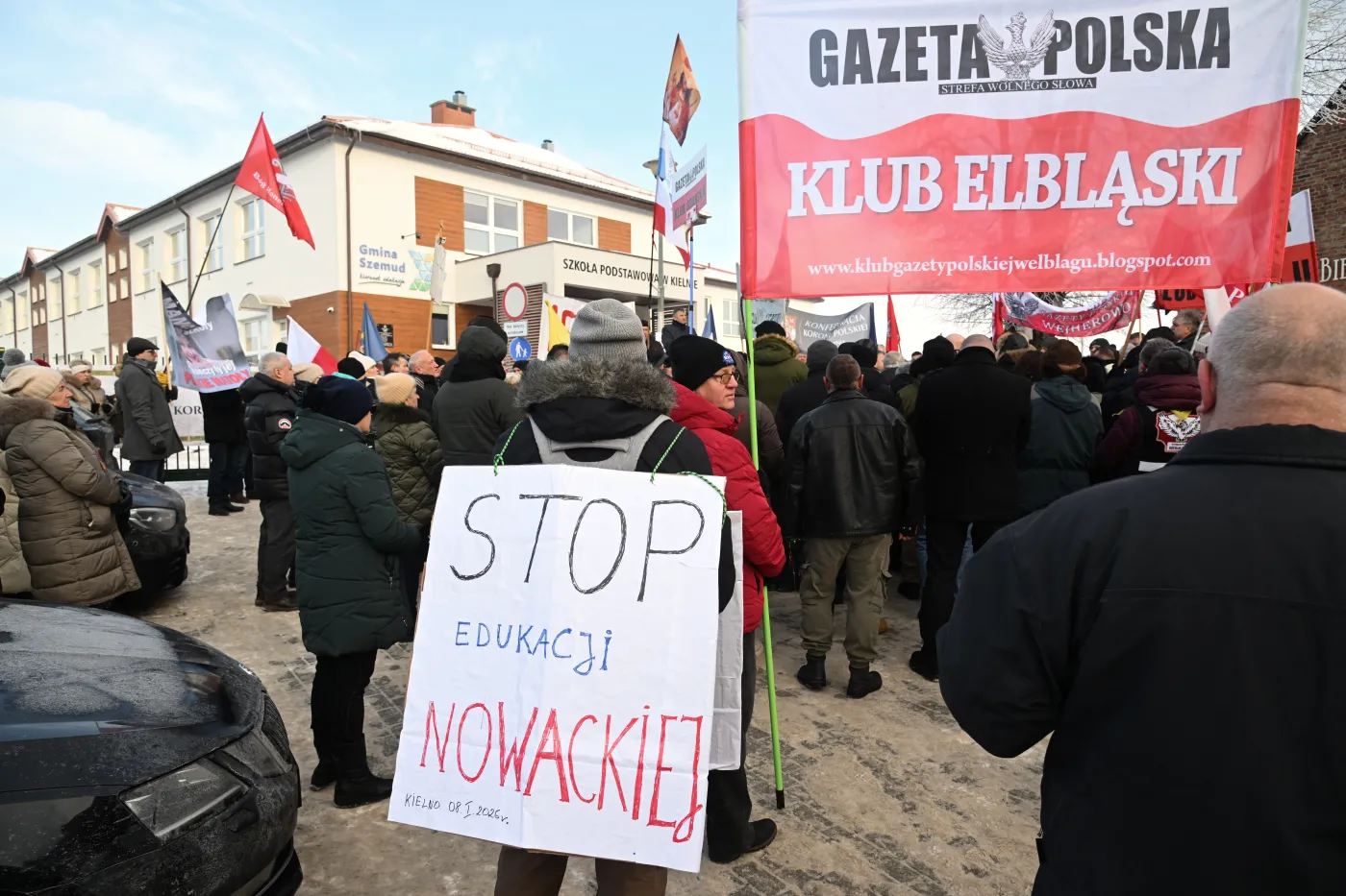 Kielno: Nauczycielka wyrzuciła krzyż do kosza? Prokuratura wszczęła śledztwo