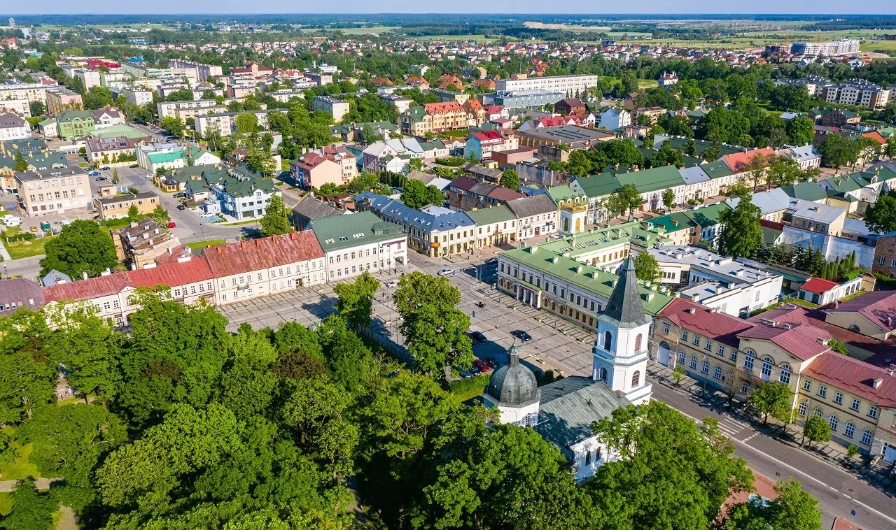 Zmienią starą pływalnię w Suwałkach w miejsce schronienia. Inwestycja za miliony ma jasny cel