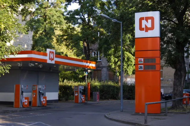 "CPN": od rządowego projektu do podpisu prezydenta w jeden dzień. Paliwo potanieje