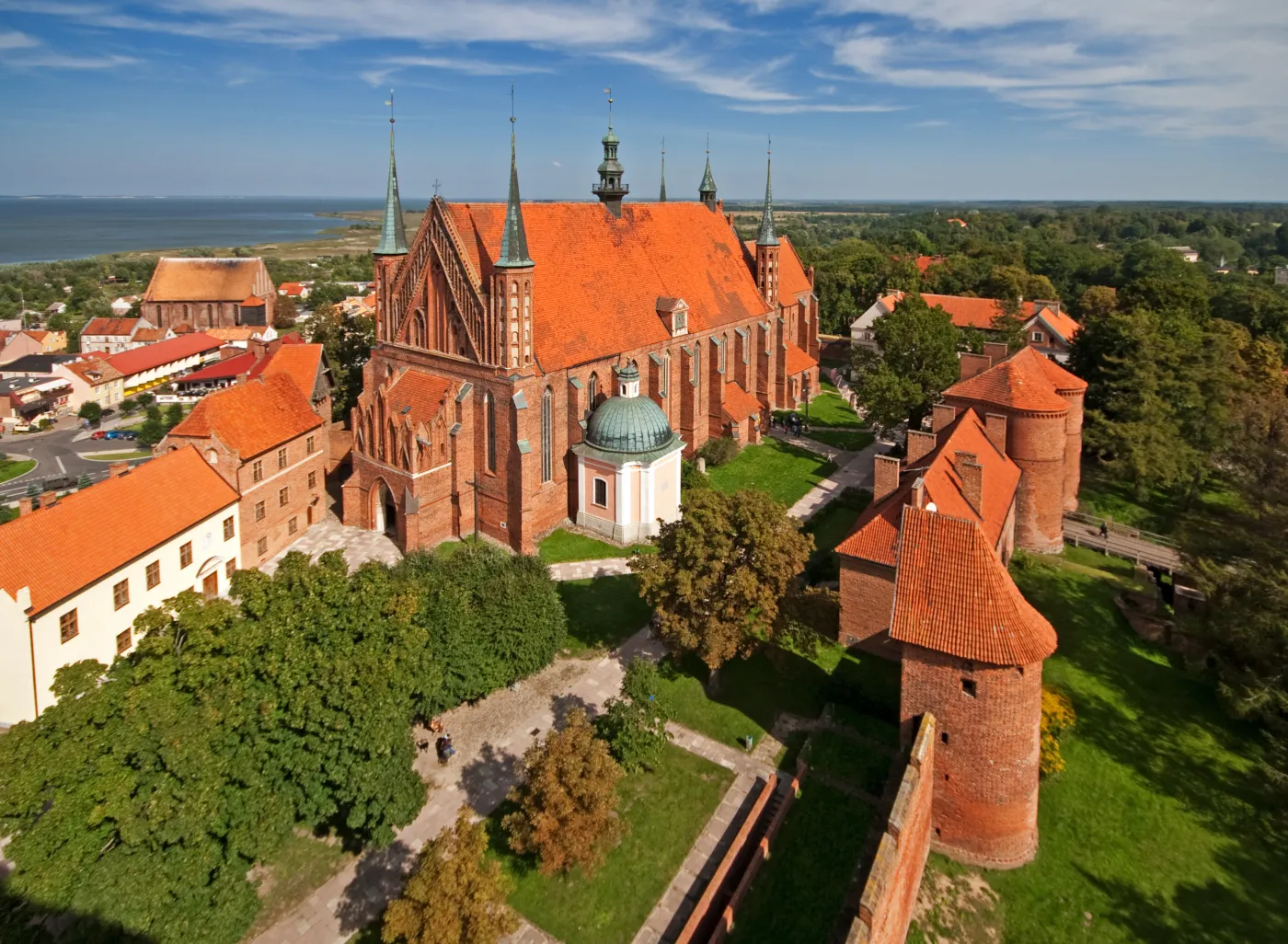 Wyjątkowe odkrycie w katedrze we Fromborku. Wśród nich kielichy ze skóry