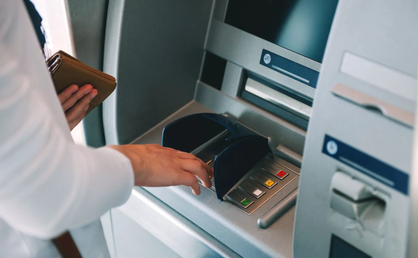 Pułapka 15 tysięcy euro to nie wszystko. Bank może zablokować Twoje konto nawet przy mniejszej wpłacie