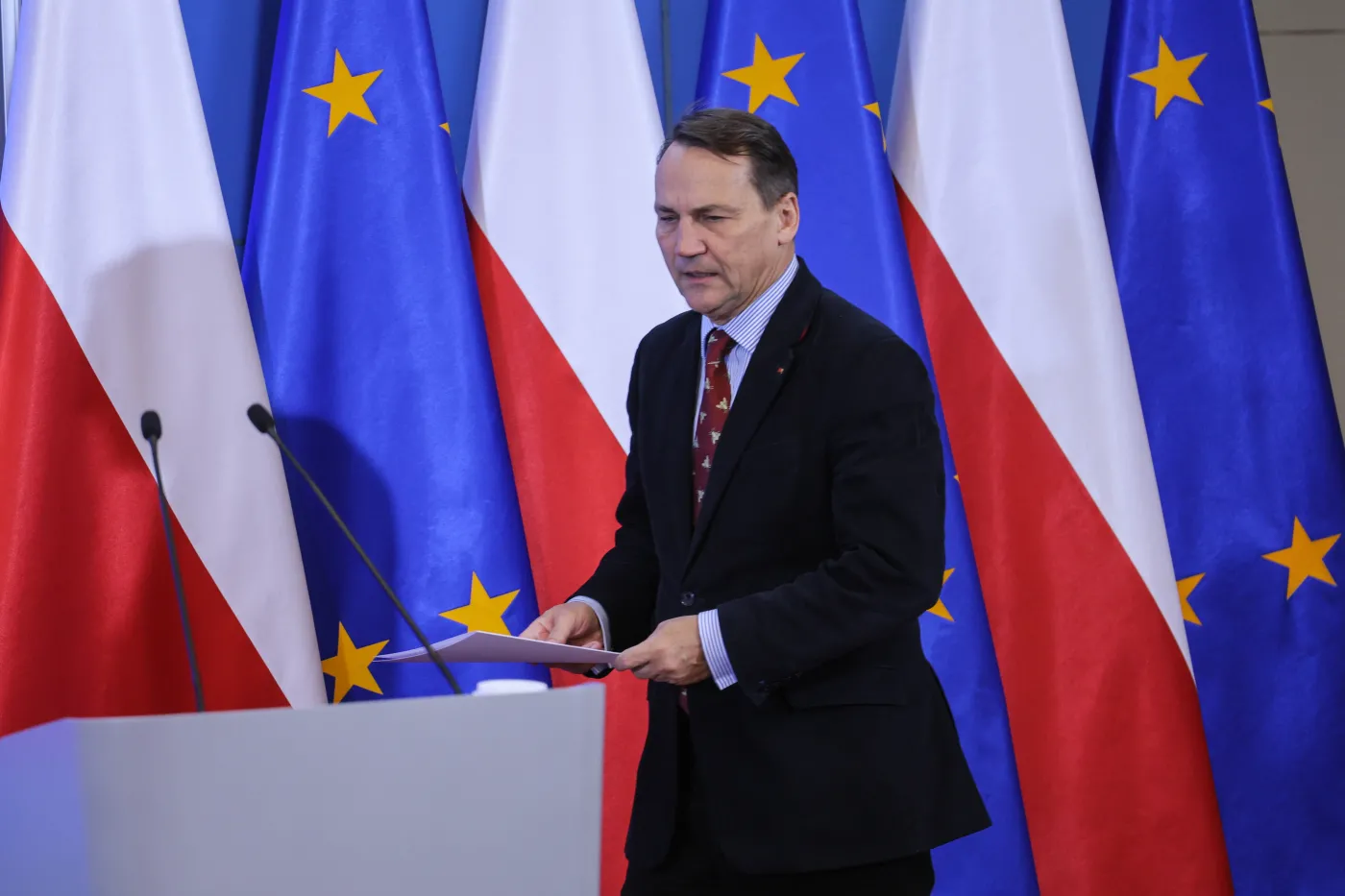 „Zarabianie na zbrodniach wojennych”. Mocne słowa Sikorskiego do Muska