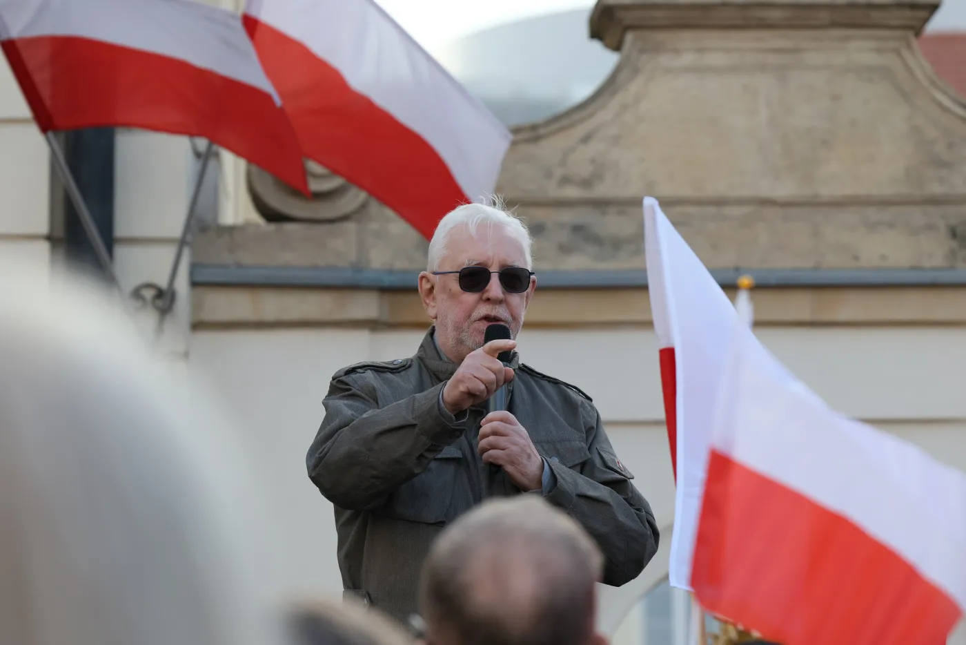 Protest pod Pałacem Prezydenckim. Były prezes TK o niezależności NBP