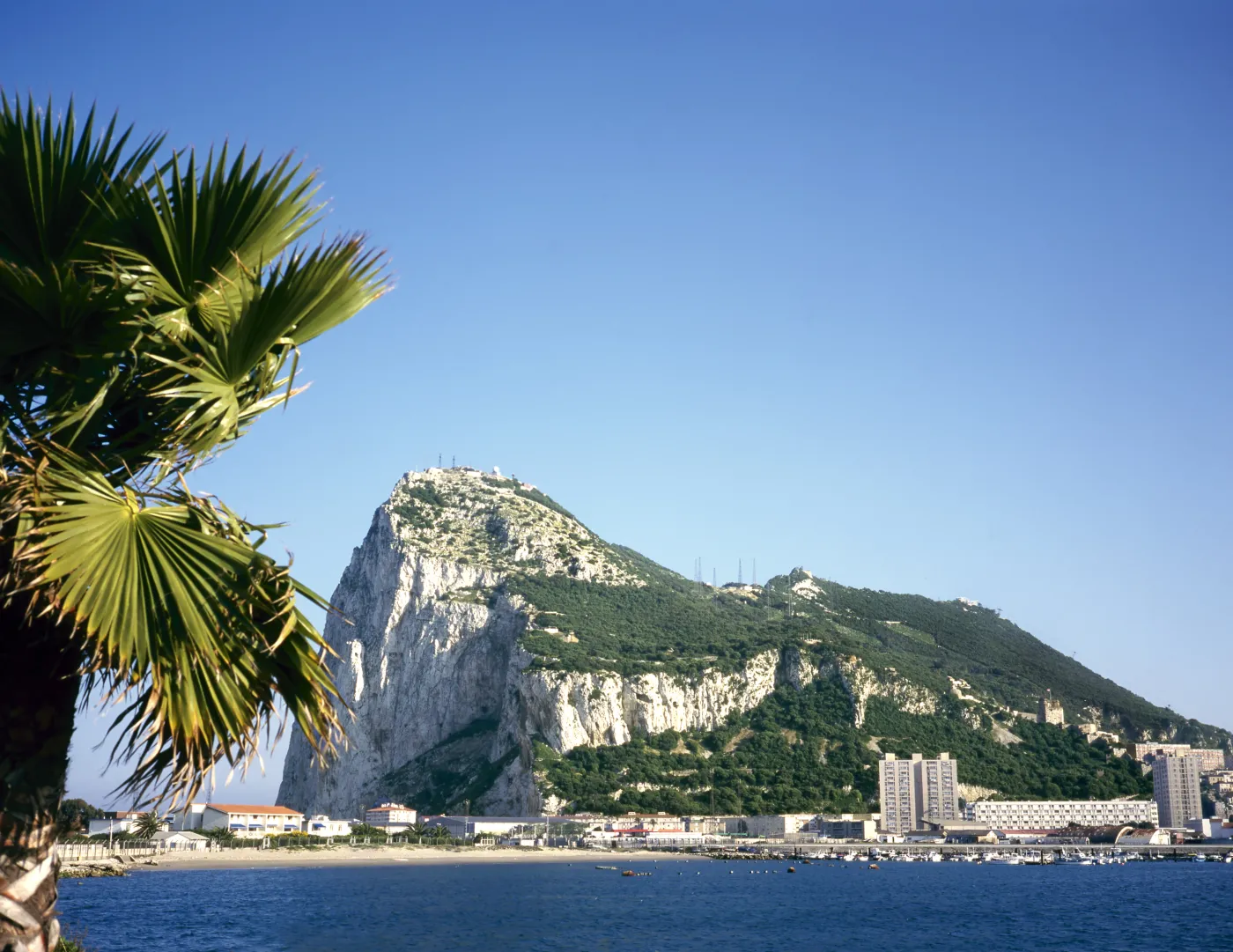 Gibraltar i inne mikroorganizmy quasi państwowe w Europie są miejscem, gdzie przedsiębiorcy przenoszą się z kapitałem z nielegalnych źródeł dochodu