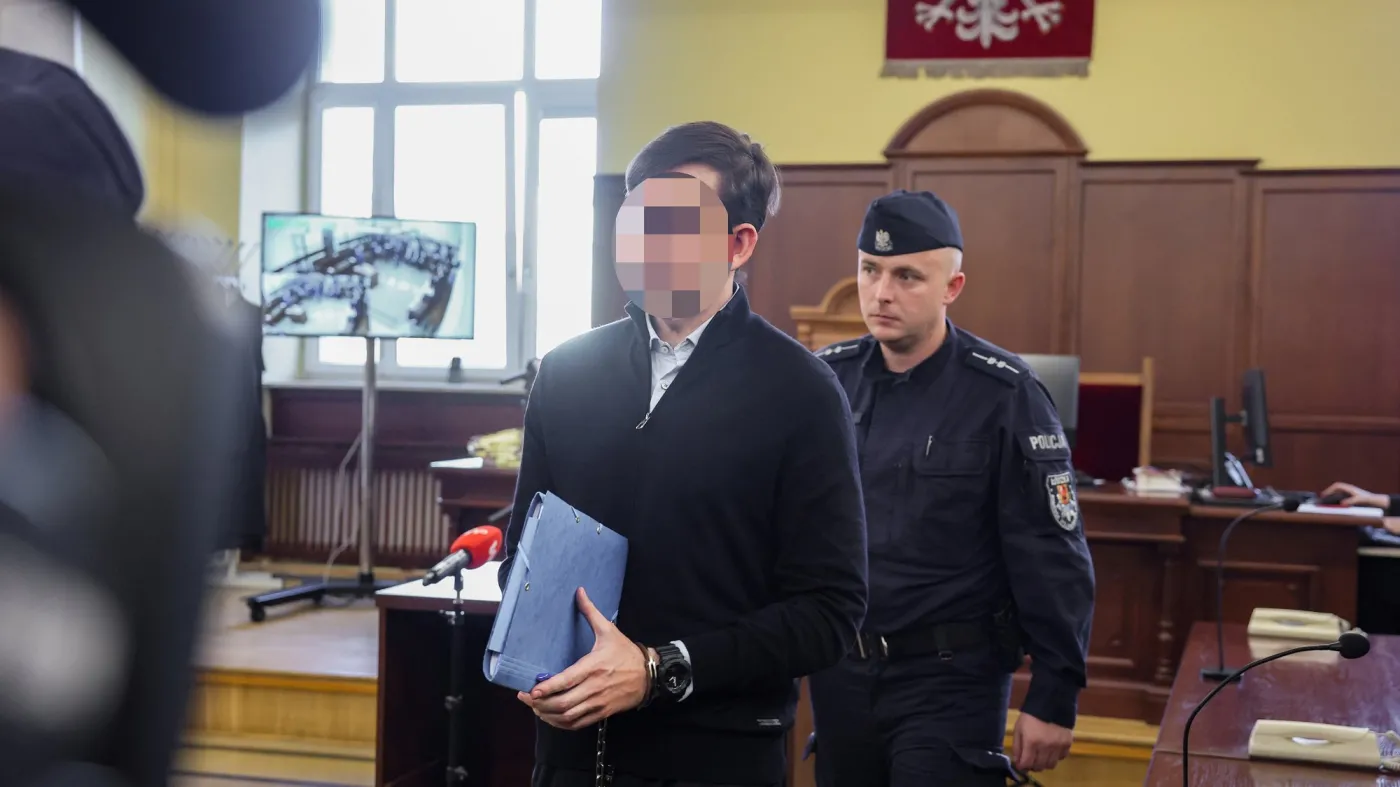 Piotrków Trybunalski, 21.10.2026. Oskarżony Sebastian M. na sali Sądu Rejonowego w Piotrkowie Trybunalskim