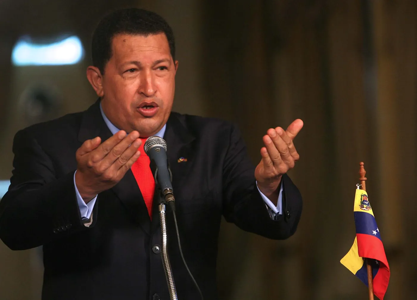 Wenezuela: prezydent Chavez zamyka stacje radiowe