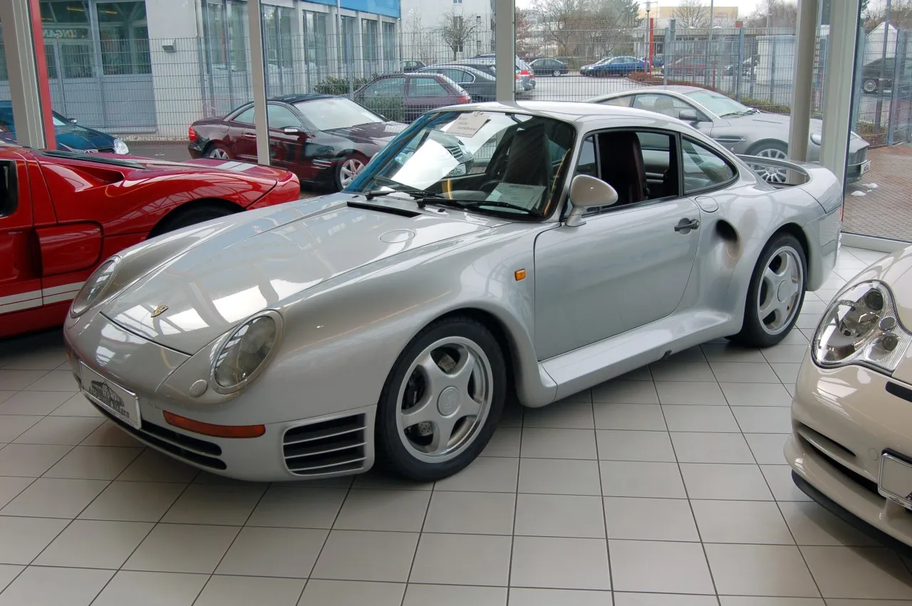 Porsche 959, fot: stephenhanafin, Creative Commons Attribution-Share Alike 2.0 Generic