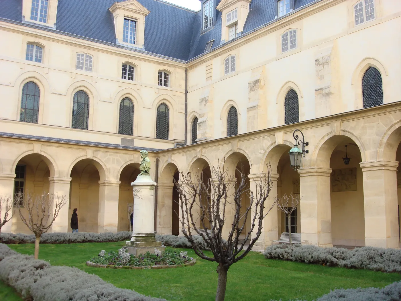 1121954-hec-paris.jpg
